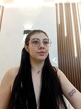 Snapshot of CarolinaMejia chatting on 09-24-25, 01:58 CarolinaMejia online show from 09-24-25, 01:58