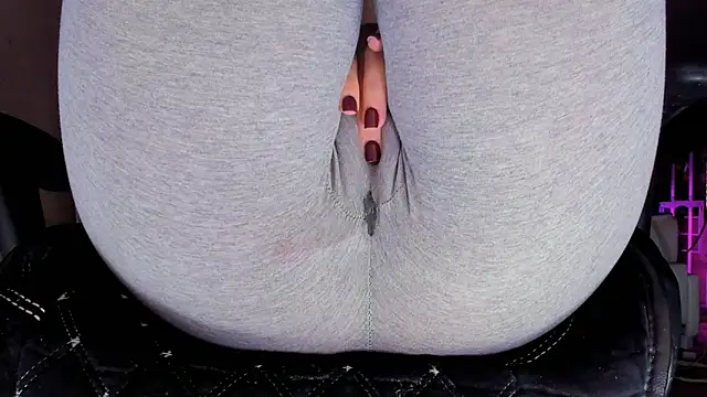 Cameltoe squirt inPants online show from 09-18-25, 12:40