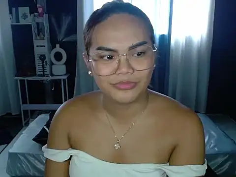 Snapshot of KylieSmith chatting on 04-08-26, 06:46 KylieSmith online show from 04-08-26, 06:46