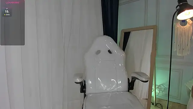 Snapshot of Doll_Isa_ chatting on 12-04-25, 06:38 Doll Isa online show from 12-04-25, 06:38