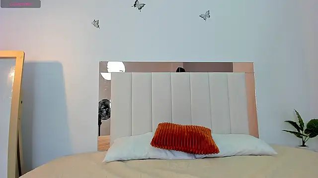 Snapshot of Doll_Isa_ chatting on 01-14-26, 06:35 Doll Isa online show from 01-14-26, 06:35