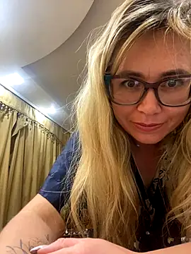 Crystal00Girl online show from 10-09-25, 12:19