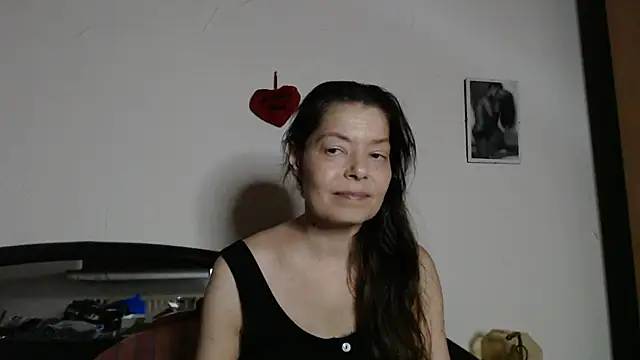 Snapshot of SexySarah177 chatting on 06-20-26, 08:11 SexySarah177 online show from 06-20-26, 08:11