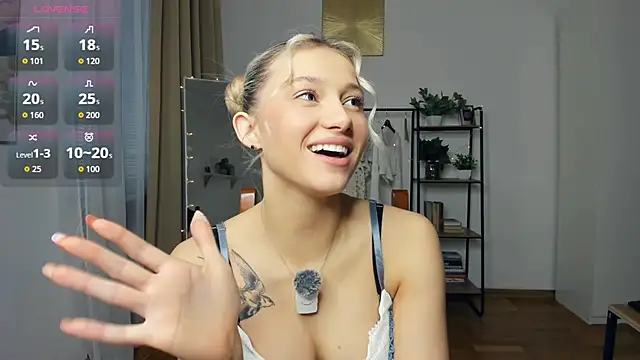 Snapshot of FaaBinaa chatting on 12-22-25, 08:11 FaaBinaa online show from 12-22-25, 08:11