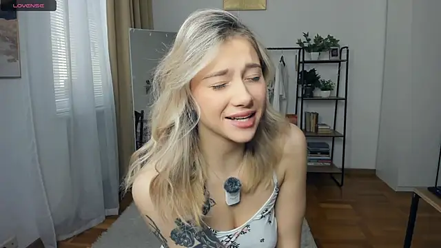 Snapshot of FaaBinaa chatting on 01-11-26, 07:24 FaaBinaa online show from 01-11-26, 07:24