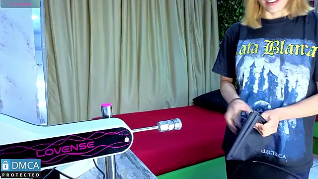 nena cupcake  online show from 02-02-26, 10:58