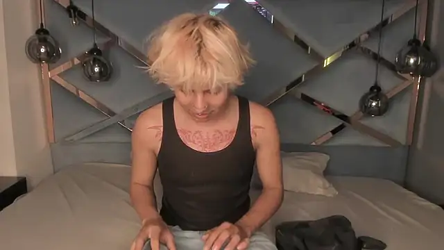 OliIverr22 online show from 11-12-25, 08:52