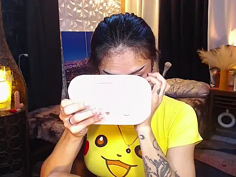 Snapshot of WILDROXIE chatting on 10-21-25, 11:27 WILDROXIE online show from 10-21-25, 11:27