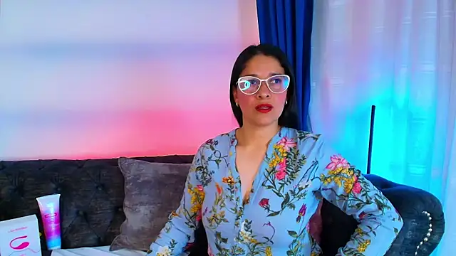 Alana steel 1 online show from 12-17-25, 07:31