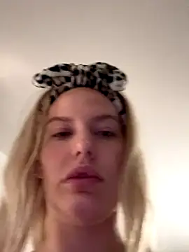 Chloemillerrxx online show from 09-16-25, 12:22