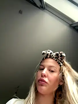 Chloemillerrxx online show from 10-10-25, 01:21