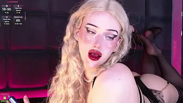 Snapshot of RoxyKyper chatting on 01-08-26, 03:25 RoxyKyper online show from 01-08-26, 03:25