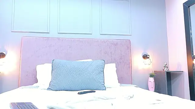 Snapshot of Camila_Hill_ chatting on 03-31-26, 01:00 Camila Hill online show from 03-31-26, 01:00