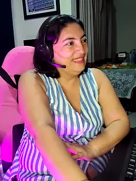 Snapshot of lina_maria99 chatting on 10-05-25, 07:07 lina maria99 online show from 10-05-25, 07:07