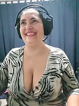 Snapshot of lina_maria99 chatting on 10-28-25, 11:18 lina maria99 online show from 10-28-25, 11:18