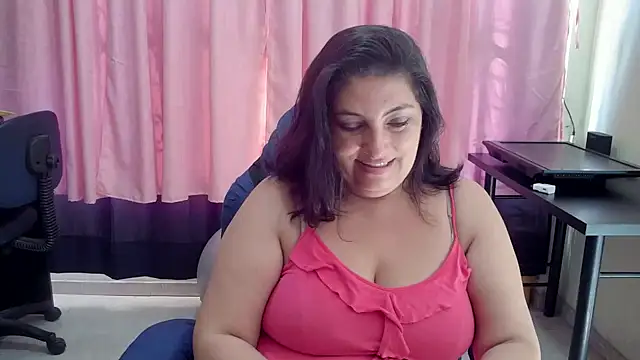 Snapshot of lina_maria99 chatting on 02-26-26, 01:43 lina maria99 online show from 02-26-26, 01:43