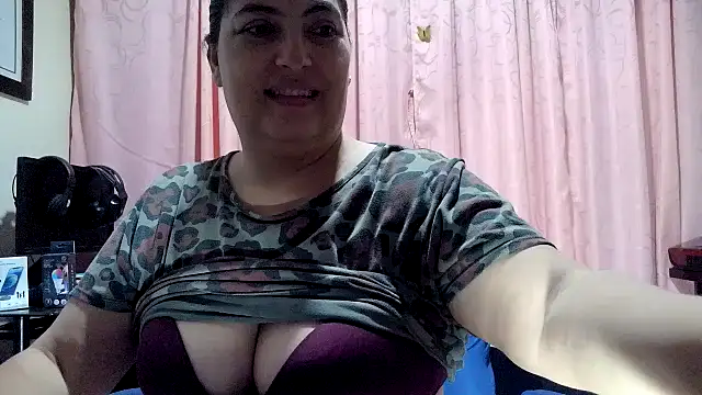 Snapshot of lina_maria99 chatting on 03-26-26, 02:17 lina maria99 online show from 03-26-26, 02:17