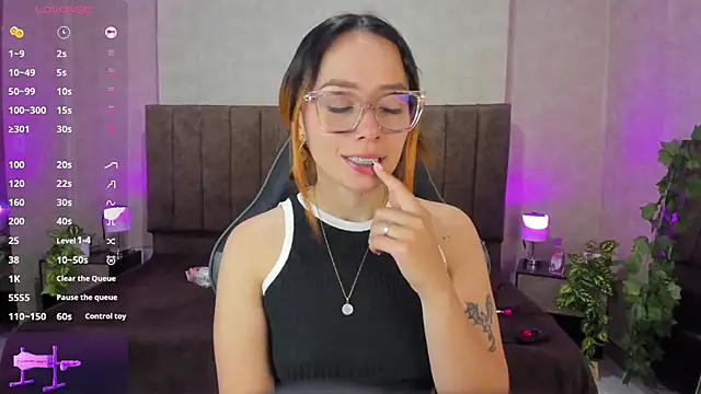 Snapshot of LanaMills_ chatting on 09-14-25, 04:55 LanaMills online show from 09-14-25, 04:55