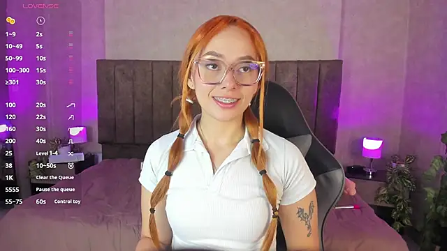 Snapshot of LanaMills_ chatting on 09-18-25, 04:58 LanaMills online show from 09-18-25, 04:58