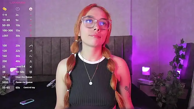 Snapshot of LanaMills_ chatting on 09-26-25, 05:00 LanaMills online show from 09-26-25, 05:00