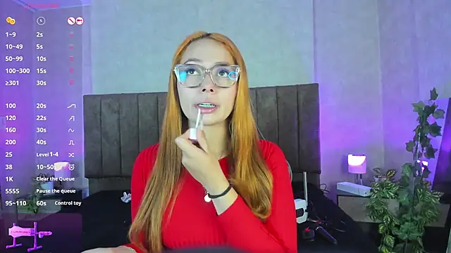 Snapshot of LanaMills_ chatting on 10-02-25, 03:46 LanaMills online show from 10-02-25, 03:46