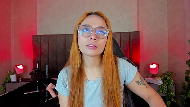 Snapshot of LanaMills_ chatting on 10-19-25, 05:08 LanaMills online show from 10-19-25, 05:08