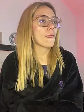 Snapshot of LanaMills_ chatting on 10-26-25, 05:30 LanaMills online show from 10-26-25, 05:30