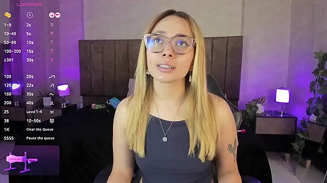 Snapshot of LanaMills_ chatting on 11-04-25, 03:49 LanaMills online show from 11-04-25, 03:49