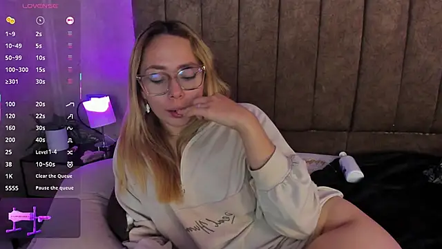 Snapshot of LanaMills_ chatting on 11-16-25, 04:56 LanaMills online show from 11-16-25, 04:56