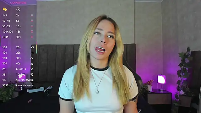 Snapshot of LanaMills_ chatting on 12-01-25, 03:55 LanaMills online show from 12-01-25, 03:55