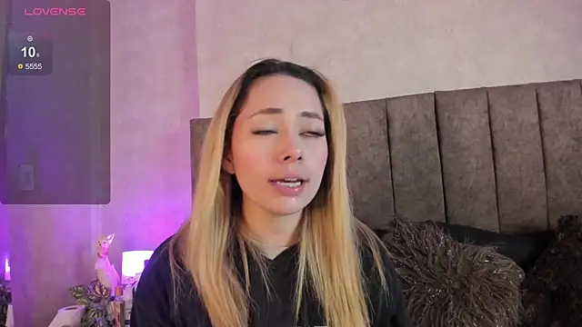 Snapshot of LanaMills_ chatting on 01-17-26, 04:50 LanaMills online show from 01-17-26, 04:50