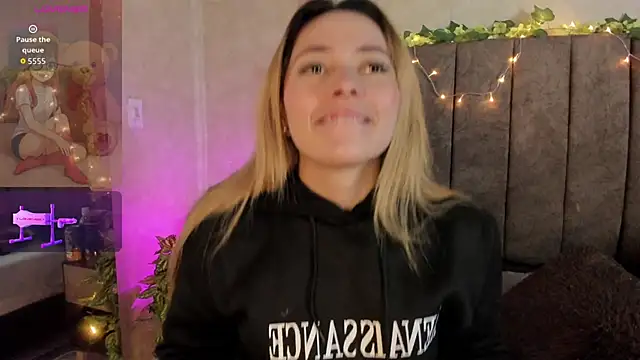 Snapshot of LanaMills_ chatting on 02-08-26, 05:22 LanaMills online show from 02-08-26, 05:22