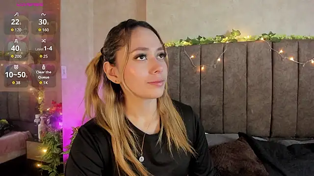 Snapshot of LanaMills_ chatting on 02-10-26, 05:11 LanaMills online show from 02-10-26, 05:11