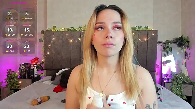 Snapshot of LanaMills_ chatting on 02-15-26, 05:26 LanaMills online show from 02-15-26, 05:26