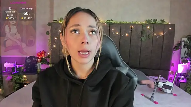 Snapshot of LanaMills_ chatting on 02-19-26, 05:25 LanaMills online show from 02-19-26, 05:25