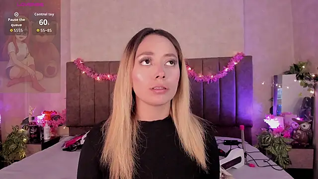 LanaMills  online show from 04-28-26, 04:39