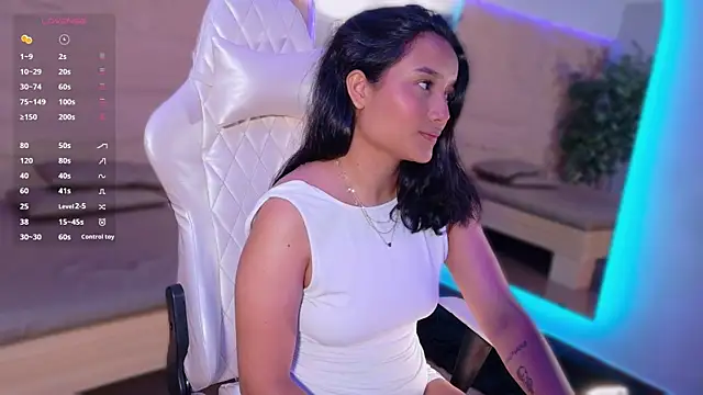 HannahMontgomery online show from 04-09-26, 04:34