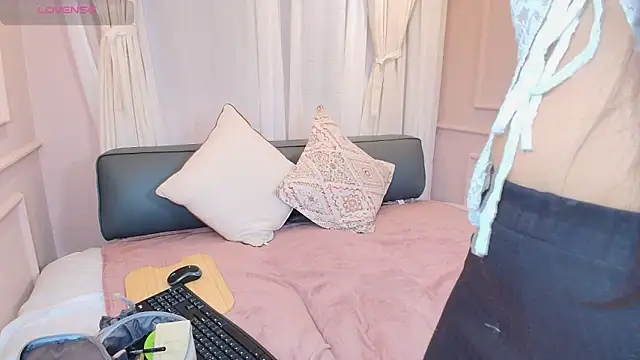 Nahomi key  online show from 11-12-25, 07:57