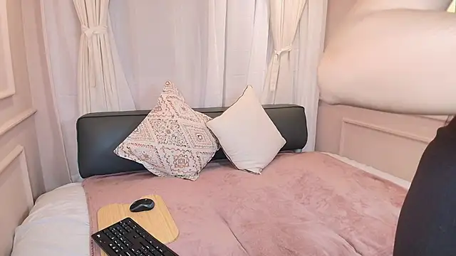 Nahomi key  online show from 11-14-25, 07:45