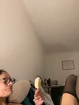 Snapshot of Chris06d22@xh chatting on 09-18-25, 06:32 Chris06d22xh online show from 09-18-25, 06:32