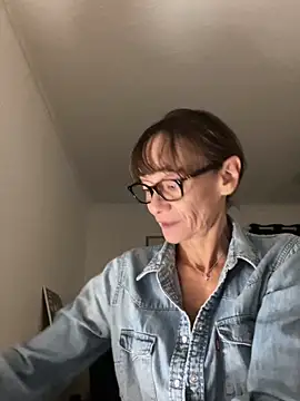 Snapshot of Chris06d22@xh chatting on 10-13-25, 06:41 Chris06d22xh online show from 10-13-25, 06:41