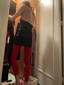 Snapshot of Chris06d22@xh chatting on 10-30-25, 08:09 Chris06d22xh online show from 10-30-25, 08:09