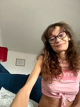 Snapshot of Chris06d22@xh chatting on 11-30-25, 02:43 Chris06d22xh online show from 11-30-25, 02:43