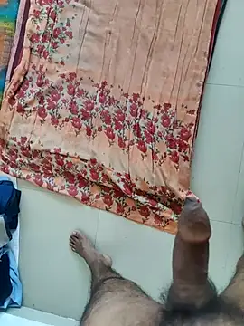 Snapshot of Size_x@xh chatting on 12-23-25, 04:21 Size xxh online show from 12-23-25, 04:21