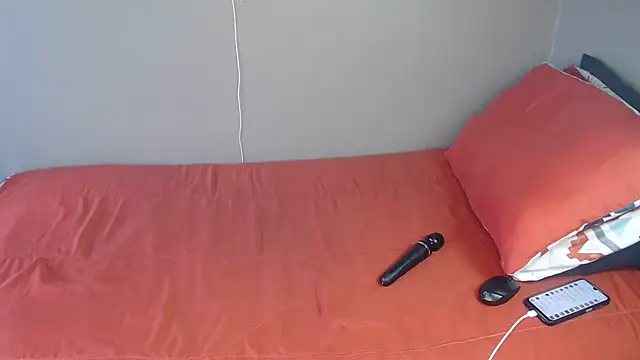 Lunalee online show from 10-31-25, 02:29