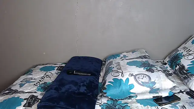 Snapshot of Lunalee chatting on 12-17-25, 09:43 Lunalee online show from 12-17-25, 09:43