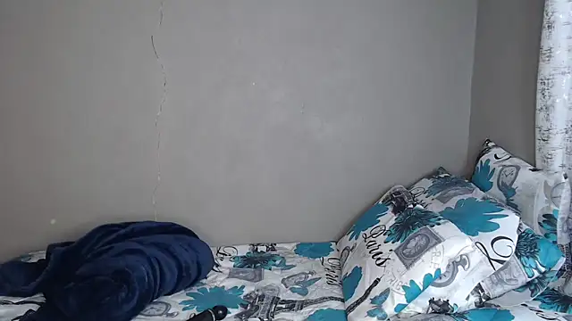 Snapshot of Lunalee chatting on 12-19-25, 09:05 Lunalee online show from 12-19-25, 09:05