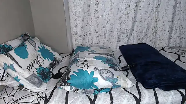 Snapshot of Lunalee chatting on 12-21-25, 05:14 Lunalee online show from 12-21-25, 05:14