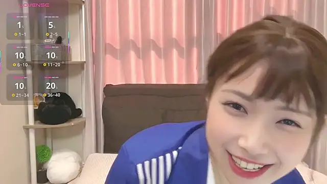 Ruu-chaaan online show from 10-23-25, 04:01