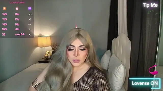 Snapshot of Unforgettable_Maria chatting on 11-22-25, 04:00 Unforgettable Maria online show from 11-22-25, 04:00